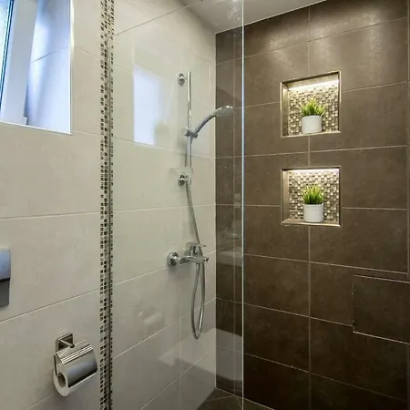 Work Or Leisure Modern 2bd Apt Near Center Apartment *