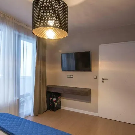 Work Or Leisure Modern 2bd Apt Near Center Apartment